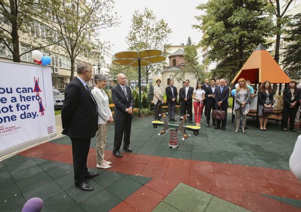 “Пирогов” с нова детска площадка в двора на болницата