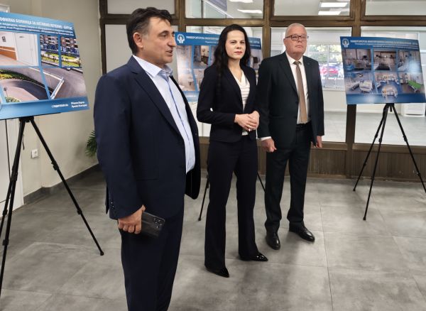 Министърът се запозна с новата медицинска апаратура и подобренията в УМБАЛ - Бургас