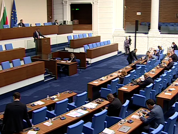 Парламентът отхвърли законопроекта за заплатите на медиците на ПП