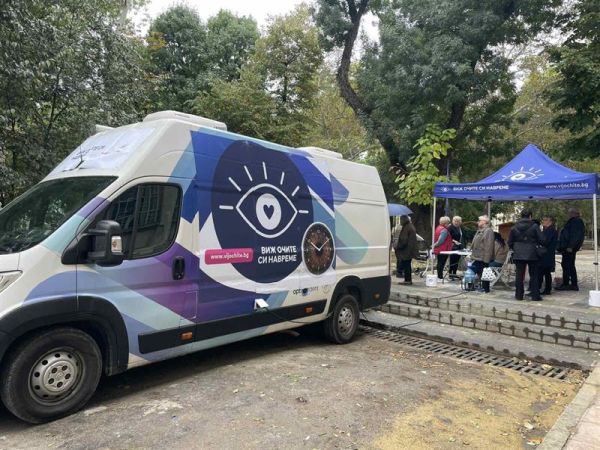 Мобилен кабинет за безплатен очен скрининг посещава населени места в област Варна