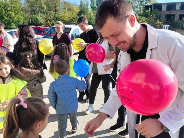 Малчугани от детска градина изненадаха медиците в МБАЛ – Пазарджик за Деня на лекаря