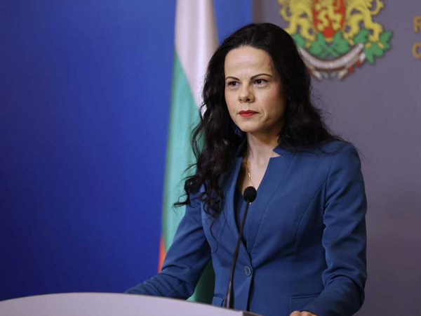 Министър Ивкова: Нямаме законово задължение да подаваме ежегодно данни към Европейската информационна система за рака 