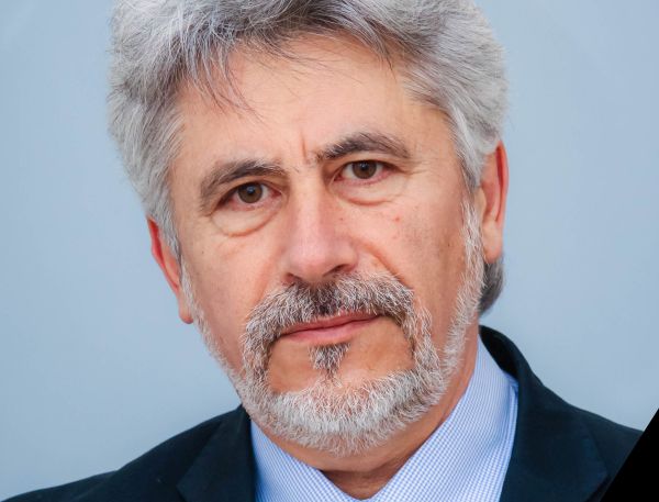 Почина проф. Александър Хинев