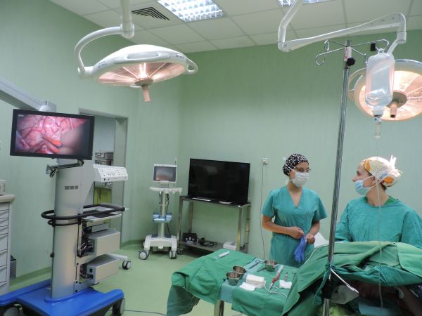 Апаратура от последно поколение подобрява качеството при мозъчни операции в „Софиямед“