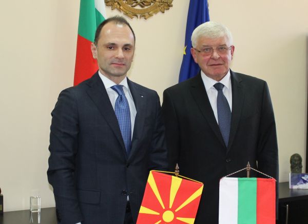 България ще помага на Македония за реформа в здравния сектор
