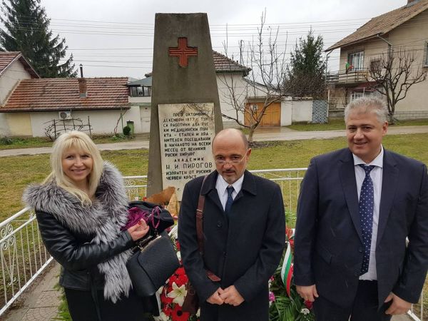 Проф. Асен Балтов поднесе венец на паметника на Николай Пирогов в гр. Пордим