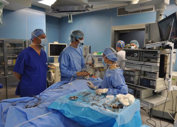18 УНГ лекари и специализанти преминаха курс по ендоназална хирургия в УМБАЛ „Свети Георги“