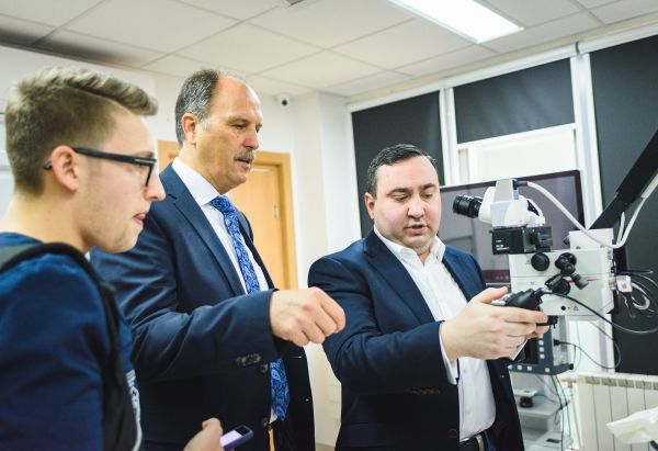 Водещи специалисти от Варна и Аахен ще правят съвместно проучване за лазерите в пародонтологията