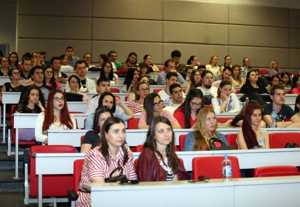 Студенти дискутираха инфекциозните болести в Пловдив