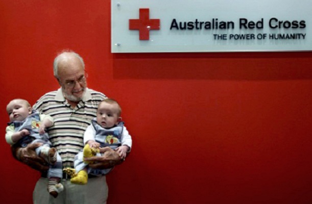 Австралиец спаси с кръвта си над 2 милиона бебета 