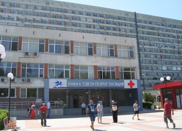 100 кашона с лакомства за най-малките си пациенти получи УМБАЛ „Свети Георги“