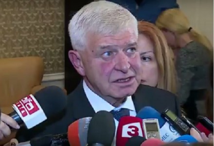 Кирил Ананиев – сред най-отговарялите министри на депутатски въпроси в контрола