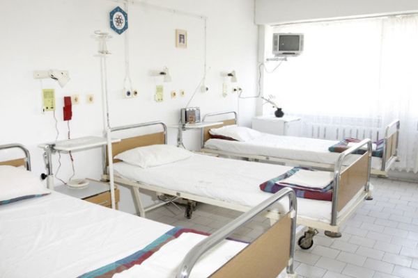 Възстановяват сградата на болницата във Върбица