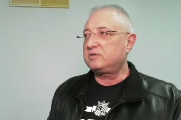 Лекар от Монтана дари три агнета на нуждаещи се