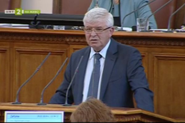 Здравният министър сред най-разпитваните в парламентарния контрол