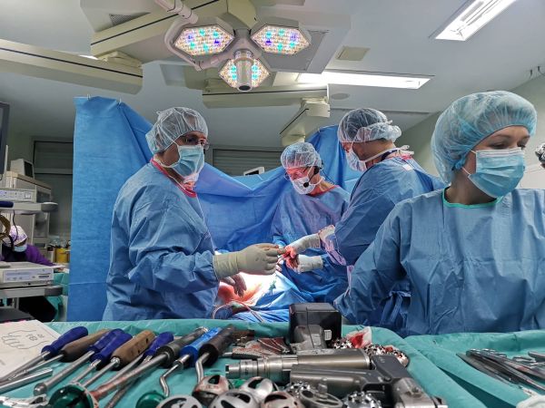 Хирурзи от ВМА и Швейцария обучават ортопеди 