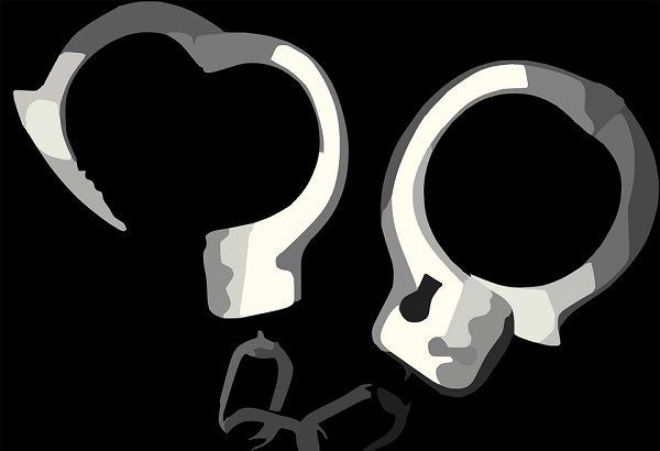 Задържаха мъж, размахвал оръжие в частна болница в Дупница