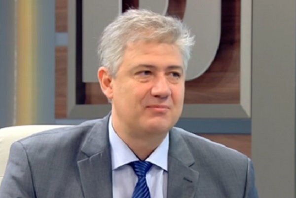 Проф. Балтов: Болниците трябва да са поне със 100 по-малко   