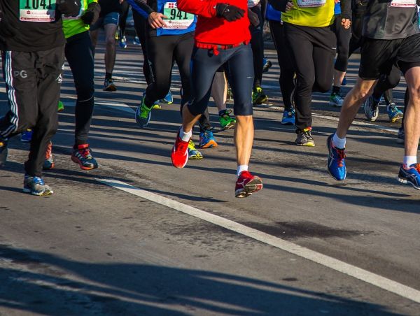 Бягат благотворително за недоносените бебета на Бургас