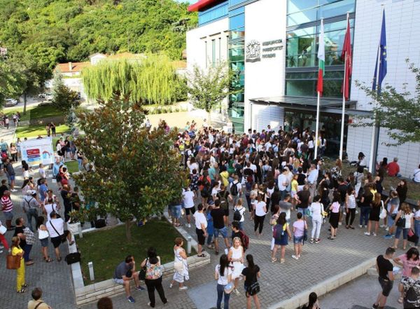 Петима се борят за едно място в МУ-Пловдив