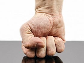 Фелдшер от Спешна помощ в Павликени е бит и заплашван от пациент