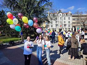 Разноцветни балони в небето на Пловдив в подкрепа на хората с редки болести