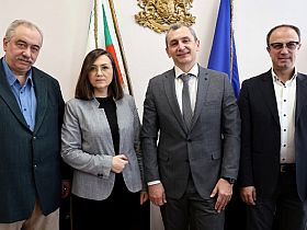 Ръководството на МЗ с декларация: Хората очакват и заслужават повече