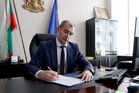 Министърът с подробно обяснение защо не са построени хангарите за медицинските хеликоптери