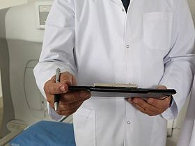 353-ма медици включени в проекта на МЗ за специализация в области с недостиг на специалисти