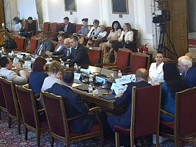 Отхвърлиха законопроектите за заплатите на медиците, ще ги увеличават по друг механизъм (Обновена)