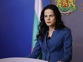 Министър Ивкова: Нямаме законово задължение да подаваме ежегодно данни към Европейската информационна система за рака 