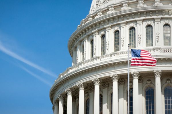 Американски политици обвиниха три фарма компании, че блокират разследване на цените на лекарствата   