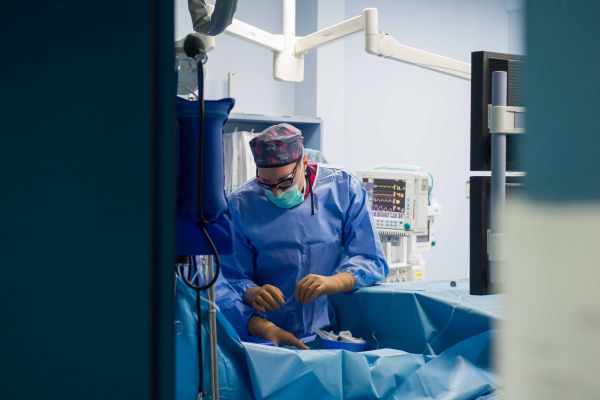 И двамата пациенти на проф. Хенкес и доц. Сираков са будни и с добър тонус