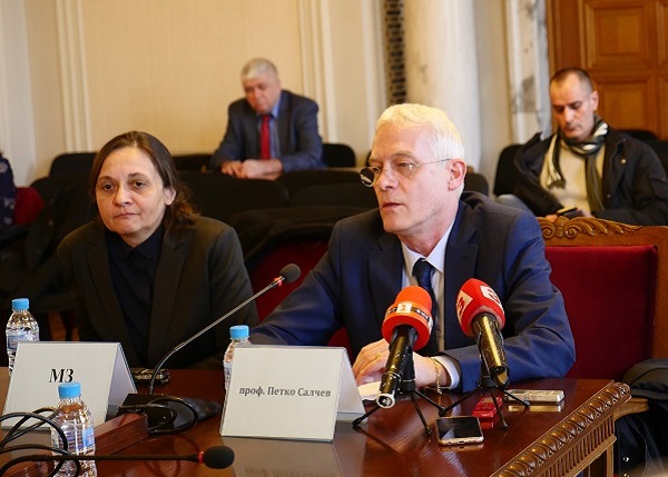 Няма да допуснем лекарите и сестрите да не си получат заплатите заради коронавируса