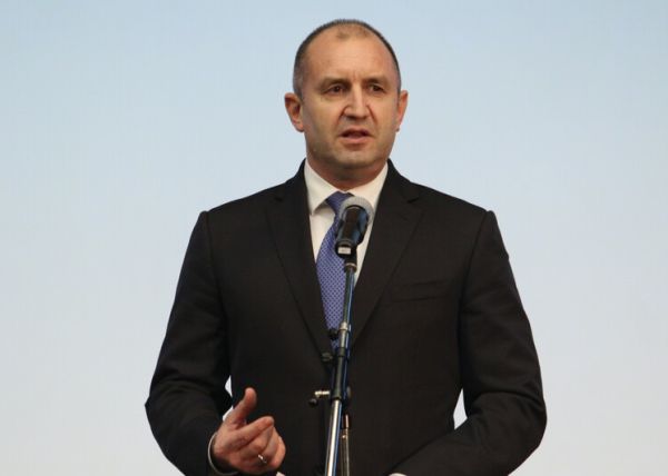 Президентът Радев: Цялото държавно внимание трябва да е насочено към лекарите   