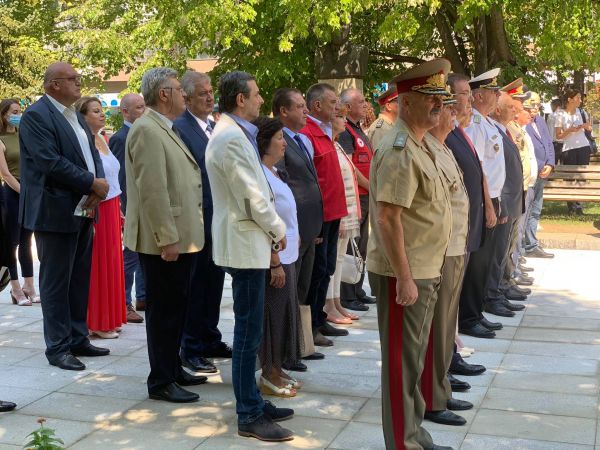 Проф. Ангелов и ръководството на БЛС отдадоха почит на загиналите медици