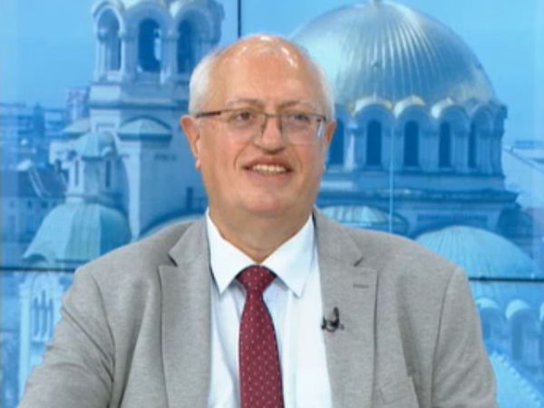 Доц. Спасков: Системата ни посрещна COVID-19 стабилно, медиците показаха много качества