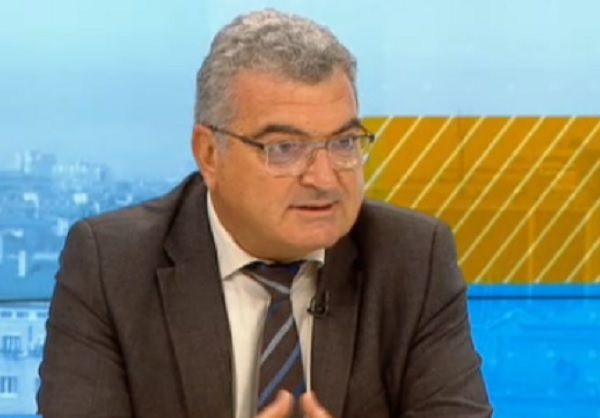 Д-р Пенчев: Тревожен е броят на заразените медици в София, те вече са 455