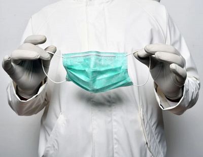 Нов антирекорд: 914 са заразените вчера, 43 от тях са медици (Обновена)