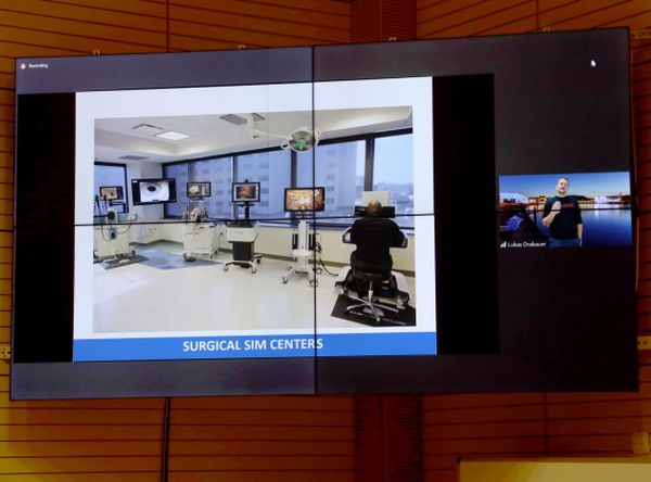 За първи път „живи