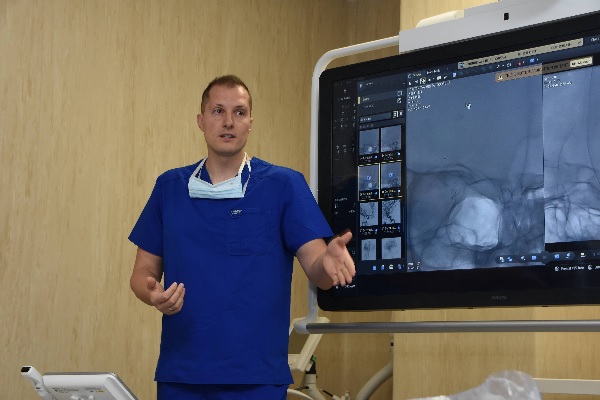 Доц. Сираков е първият лекар на Балканите с европейската диплома по интервенционална неврорентгенология