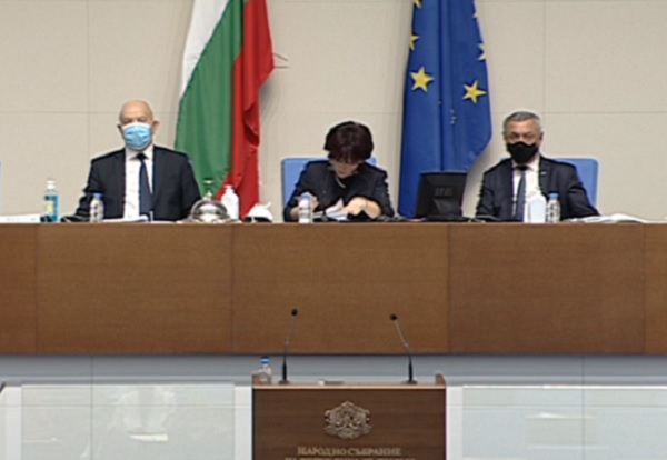 Парламентът позволи МЗ да субсидира лечебни заведения за два месеца