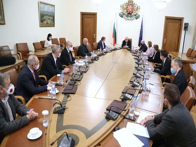 Всички противоепидемични мерки остават до 21 декември