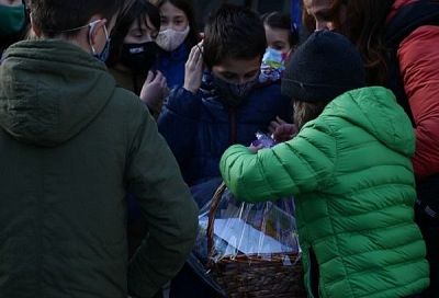 Синът на д-р Мондешки: Татко много ми липсва, но се радвам, че лекува болните от вируса