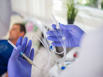 САЩ: Моноклоналните антитела навлизат бавно в лечението на COVID-19