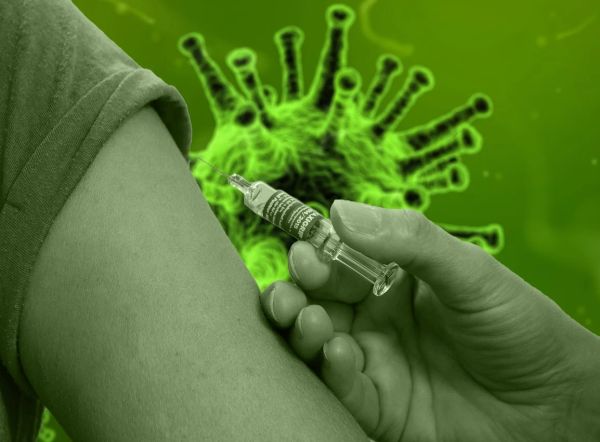 Имунизационната кампания срещу COVID-19 започва утре в 3 града