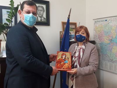 Учители дариха средства на УМБАЛ Бургас за борба с COVID