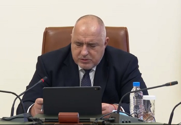 Поръчваме допълнително над 3 милиона дози РНК ваксини срещу COVID-19