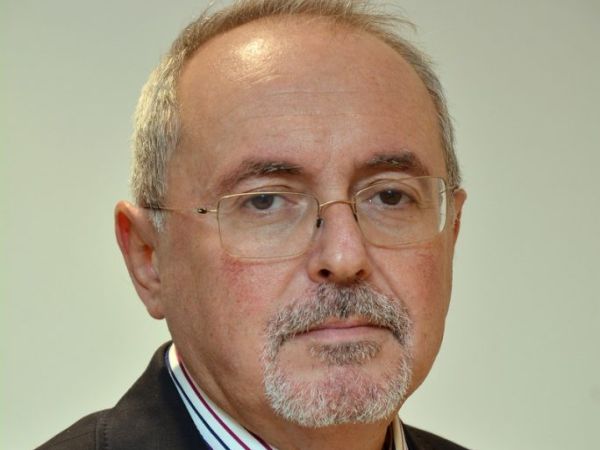 Доц. Владимир Ходжев: Главното предизвикателство е създаването на медикаменти, които унищожават вируса  