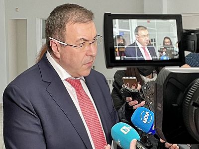 Ангелов за портала за ваксини: Очевидно някой иска да се провалим, но няма да се случи